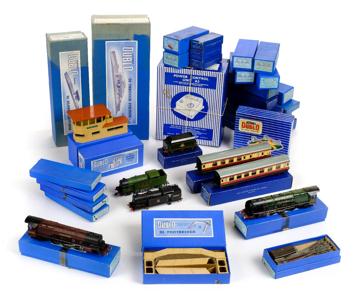 *Hornby Dublo. Mixed collection of 3-rail model rail, including locomotives, tenders, rolling stock,