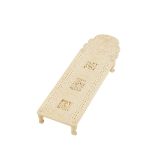 CANTON CARVED IVORY CRIBBAGE BOARD, QING DYNASTY, 19TH CENTURY