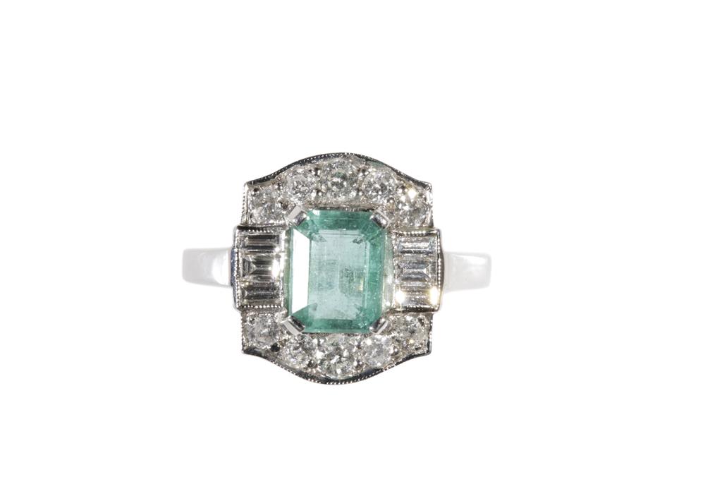 EMERALD AND DIAMOND CLUSTER RING