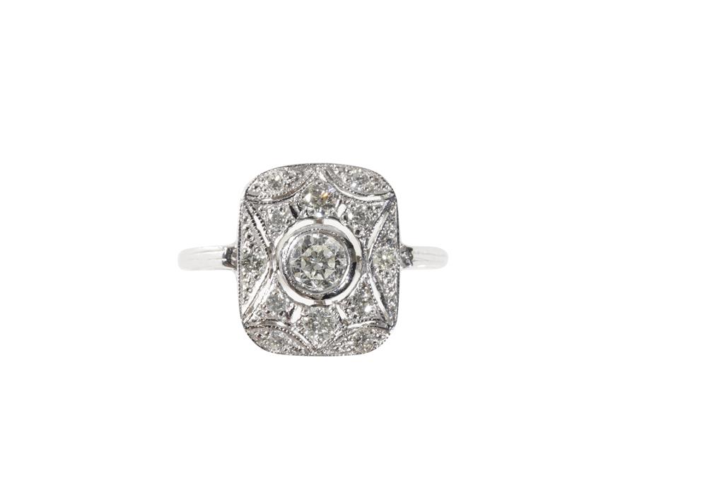 DIAMOND PLAQUE RING