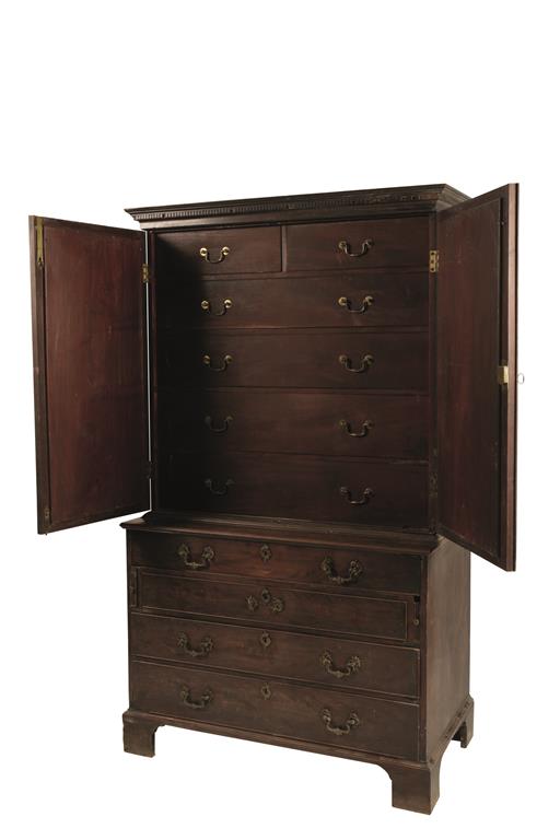 EARLY GEORGE III MAHOGANY LIBRARY CABINET ON CHEST - Image 2 of 2