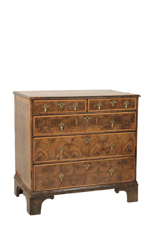 QUEEN ANNE OYSTER WALNUT CHEST OF DRAWERS