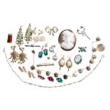 COLLECTION OF JEWELLERY