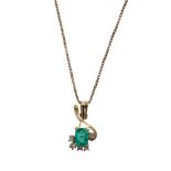 EMERALD & DIAMOND PENDANT NECKLACE