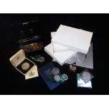 A SILVER PROOF COMMEMORATIVE CROWN and similar mixed coins and presentation year sets with sundries