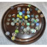 A COLLECTION OF VICTORIAN and later glass marble with a wooden solitaire board