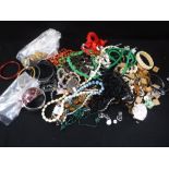 A COLLECTION OF VINTAGE COSTUME JEWELLERY