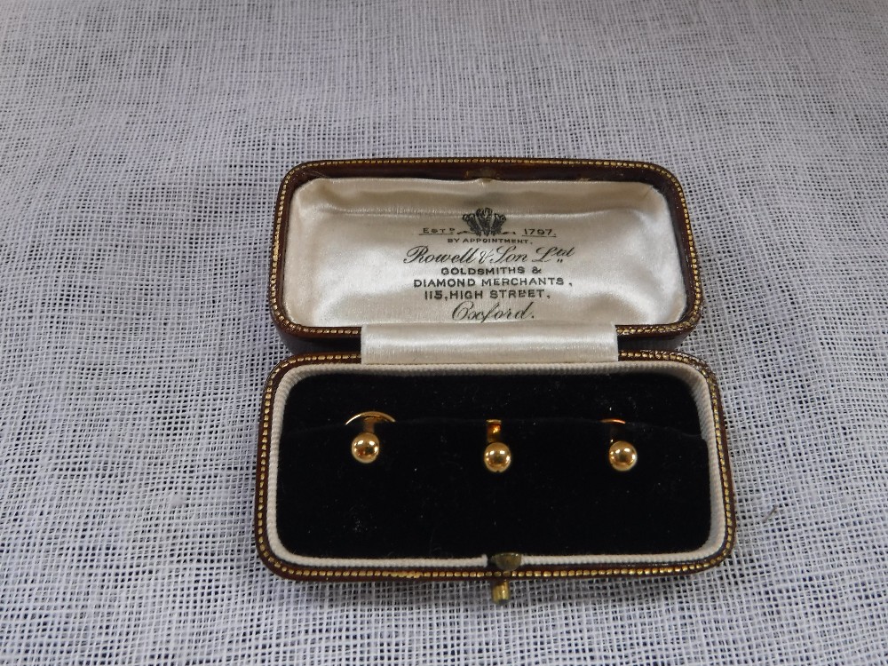 THREE 18CT YELLOW GOLD DRESS STUDS, in a fitted presentation case