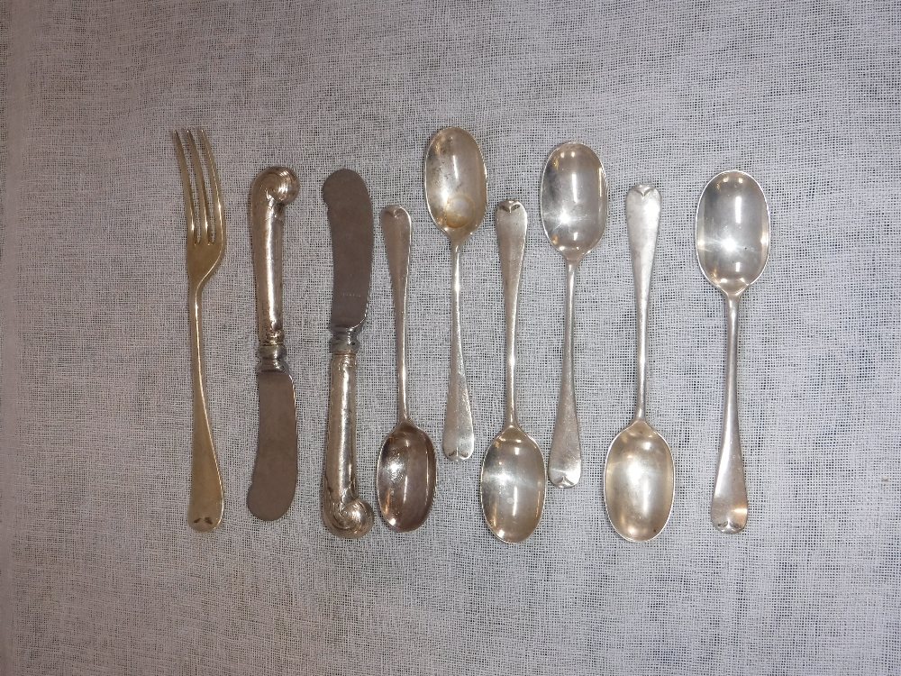 A COLLECTION OF SILVER AND STAINLESS STEEL FLATWARE (c.251gms)