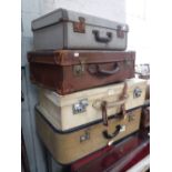 A COLLECTION OF VINTAGE SUITCASES