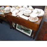 A VICTORIAN MAHOGANY PEMBROKE TABLE 90 cm wide