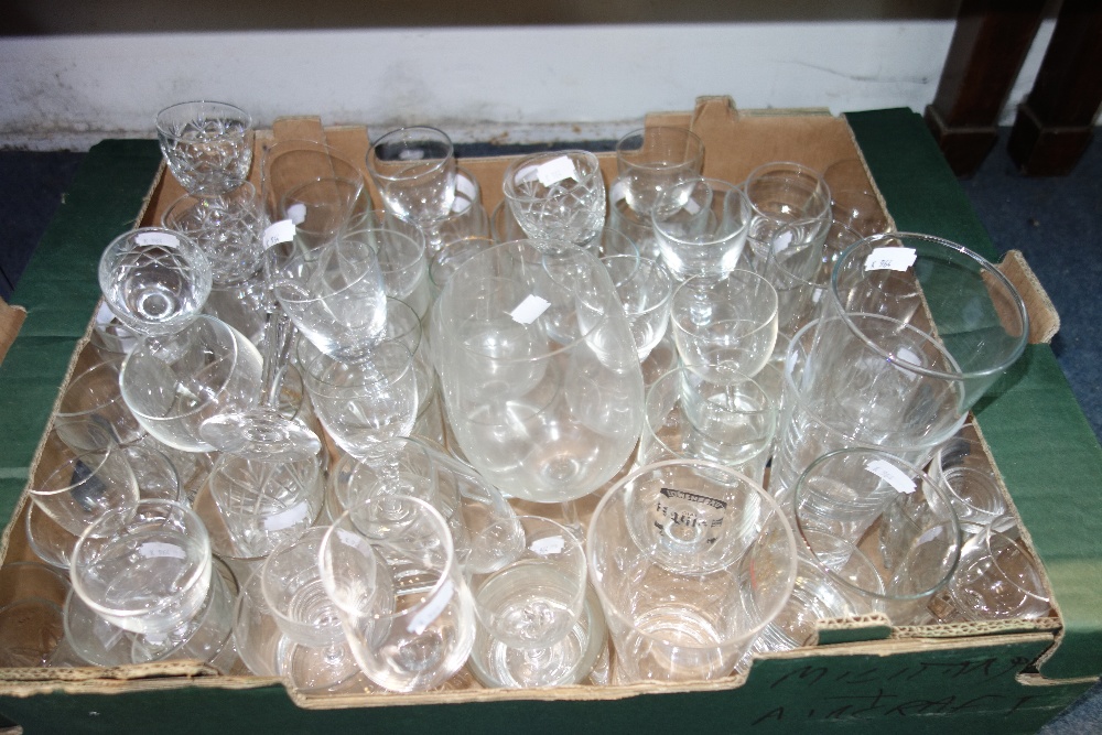 A COLLECTION OF GLASSWARE - Image 2 of 2