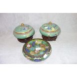 A PAIR OF GREEN GROUND CLOISONNE LIDDED POTS on hardwood stands, 18 cm dia. and a similar bowl