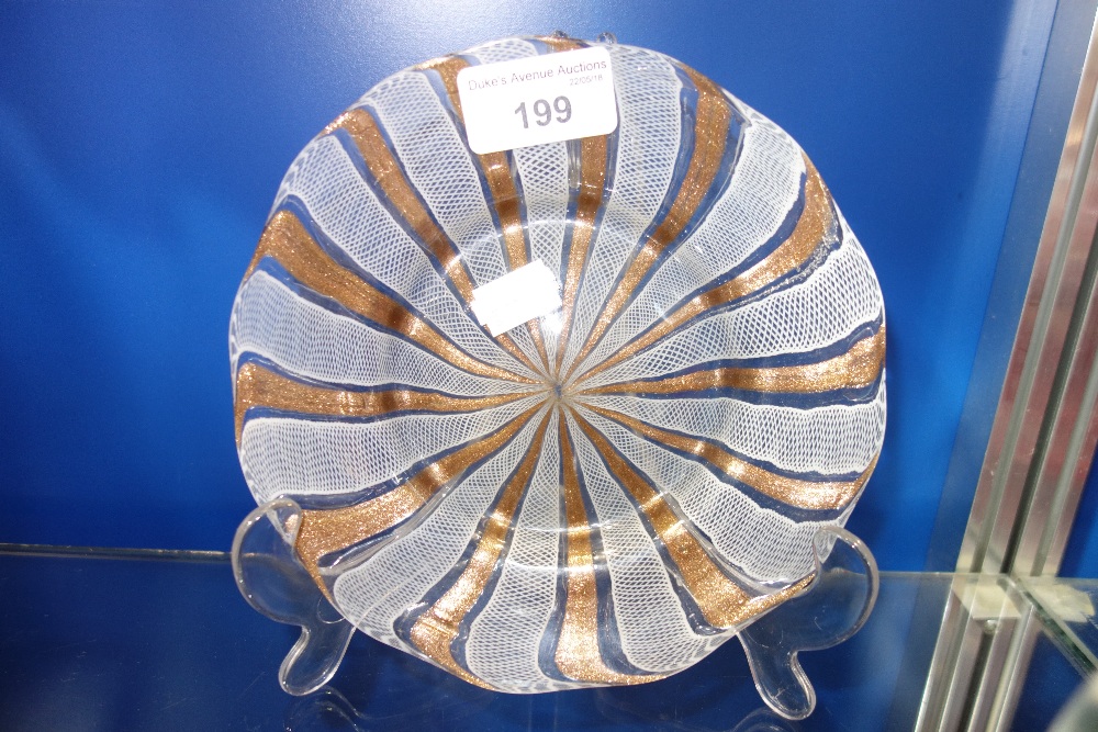 A VENETIAN GLASS DISH, 17.5 cm dia.