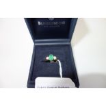 AN EMERALD AND DIAMOND DRESS RING, on an 18ct yellow gold shank, ring size I