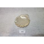 A SILVER SHELL DISH, c.2oz