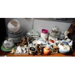 A LARGE QUANTITY OF DECORATIVE and household ceramics, including a Willow pattern plate