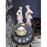 A PAIR OF 19TH CENTURY CONTINENTAL CERAMIC FIGURES and similar ceramics