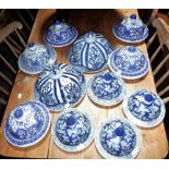 A COLLECTION OF ORIENTAL BLUE AND WHITE VASE/JAR LIDS (11)