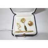 A 9 CT YELLOW GOLD TIE PIN, with B P Shell decoration, a 9 ct yellow gold shell dress stud and a