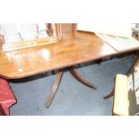 A REGENCY MAHOGANY TILT TOP BREAKFAST TABLE, on downswept legs with brass castors, 124 cm wide