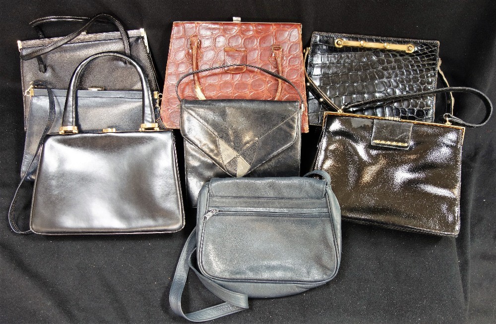 A COLLECTION OF FIVE VINTAGE EVENING PURSES, one decorated with gold thread, eight leather vintage - Image 2 of 3