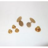 FOUR 18CT YELLOW GOLD DRESS STUDS, weight 3.7gm and a pair of 9ct yellow gold oval shaped cufflinks,