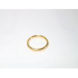 A 22CT YELLOW GOLD DRESS RING, weight 6.5gm