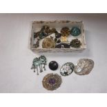 A COLLECTION OF VINTAGE BROOCHES, to include an oval silver example set with a mauve central stone