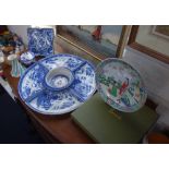 A 19TH CENTURY SPODE WILLOW PATTERN FIVE SECTION SUPPER SET (lacking lids), Famille Rose plate and