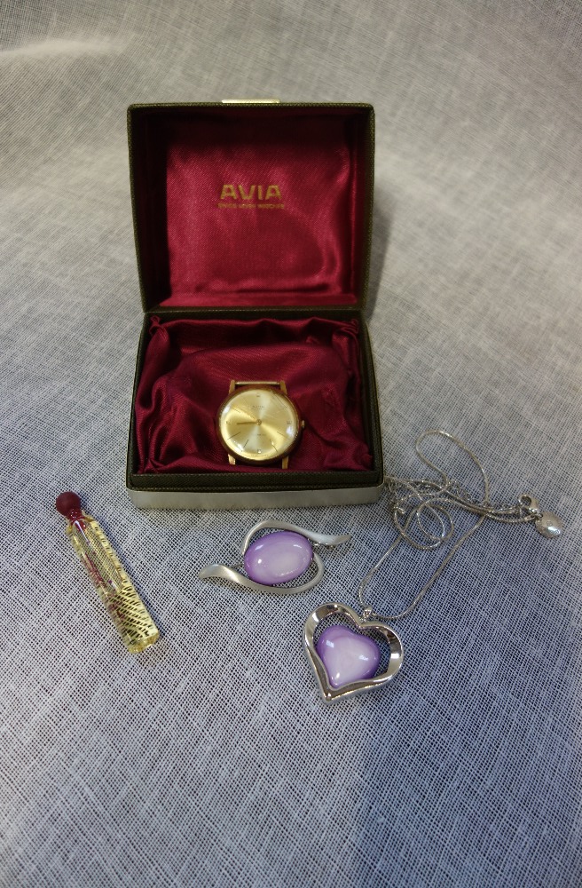 A VINTAGE GENTLEMAN'S AVIA WRISTWATCH (no strap) a costume pendant of heart form and a similar