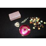 A COLLECTION OF COSTUME JEWELLERY AND A COMPACT