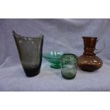 WHITEFRIARS; A GREEN PEDESTAL BOWL, 25cm dia, and similar glass (4)