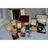 A COLLECTION OF COSTUME JEWELLERY, to include an unmarked yellow metal bar brooch set to the