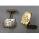 A PAIR OF GENTLEMAN'S 18K YELLOW GOLD CUFFLINKS, with chain connections, approx 17gm