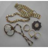 A COLLECTION OF JEWELLERY, to include a 9ct yellow gold gate link bracelet, c. 19gm