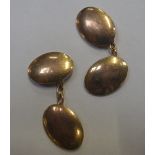 A PAIR OF GENTLEMAN'S 10CT YELLOW GOLD CUFFLINKS, of oval form with chain connections, approx 6gm