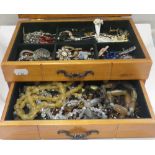 A COLLECTION OF COSTUME JEWELLERY in a fitted wooden jewellery box