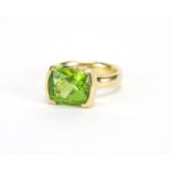 18ct gold Peridot ring with Rox valuation certificate, size O, approximate weight 11.0g The