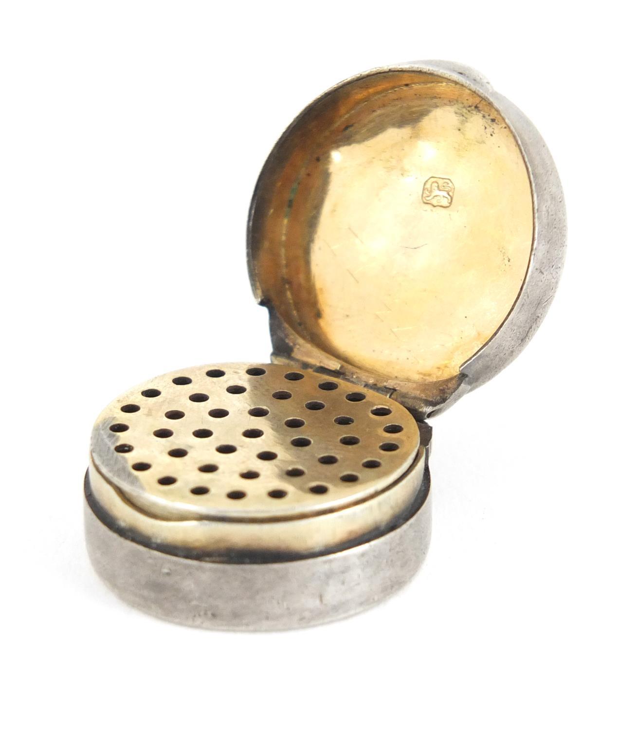 Circular Georgian silver vinaigrette with hinged lid and gilt interior, W.F London, 1798, 2.5cm in - Image 5 of 6