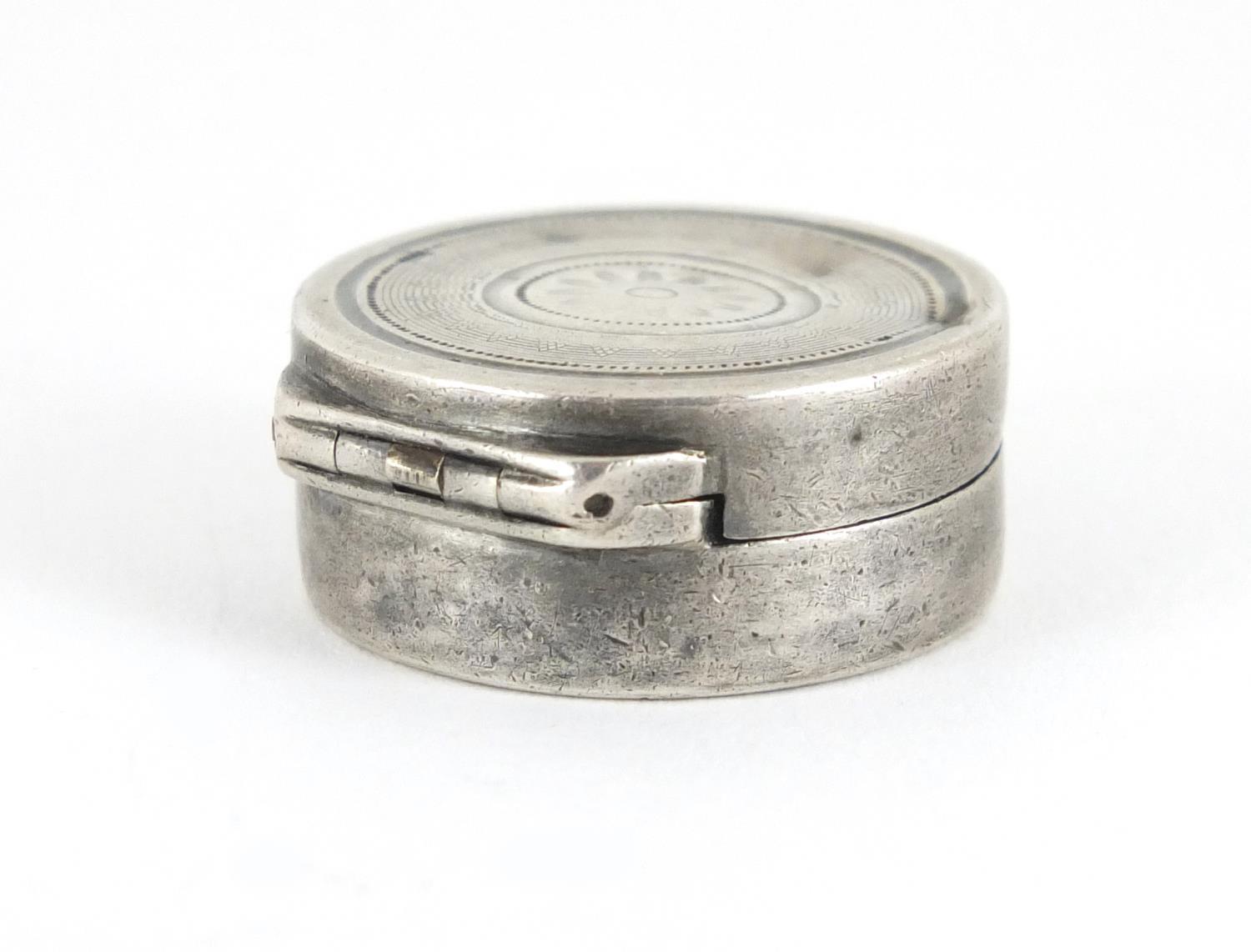 Circular Georgian silver vinaigrette with hinged lid and gilt interior, W.F London, 1798, 2.5cm in - Image 3 of 6