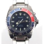 Gentlemen's Seiko kinetic divers wristwatch, 4cm in diameter Further condition reports can be