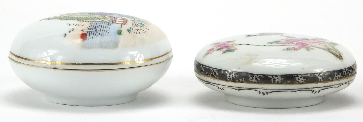 Three Chinese porcelain seal/rouge boxes, one hand painted in the famille rose palette with a figure - Image 11 of 19