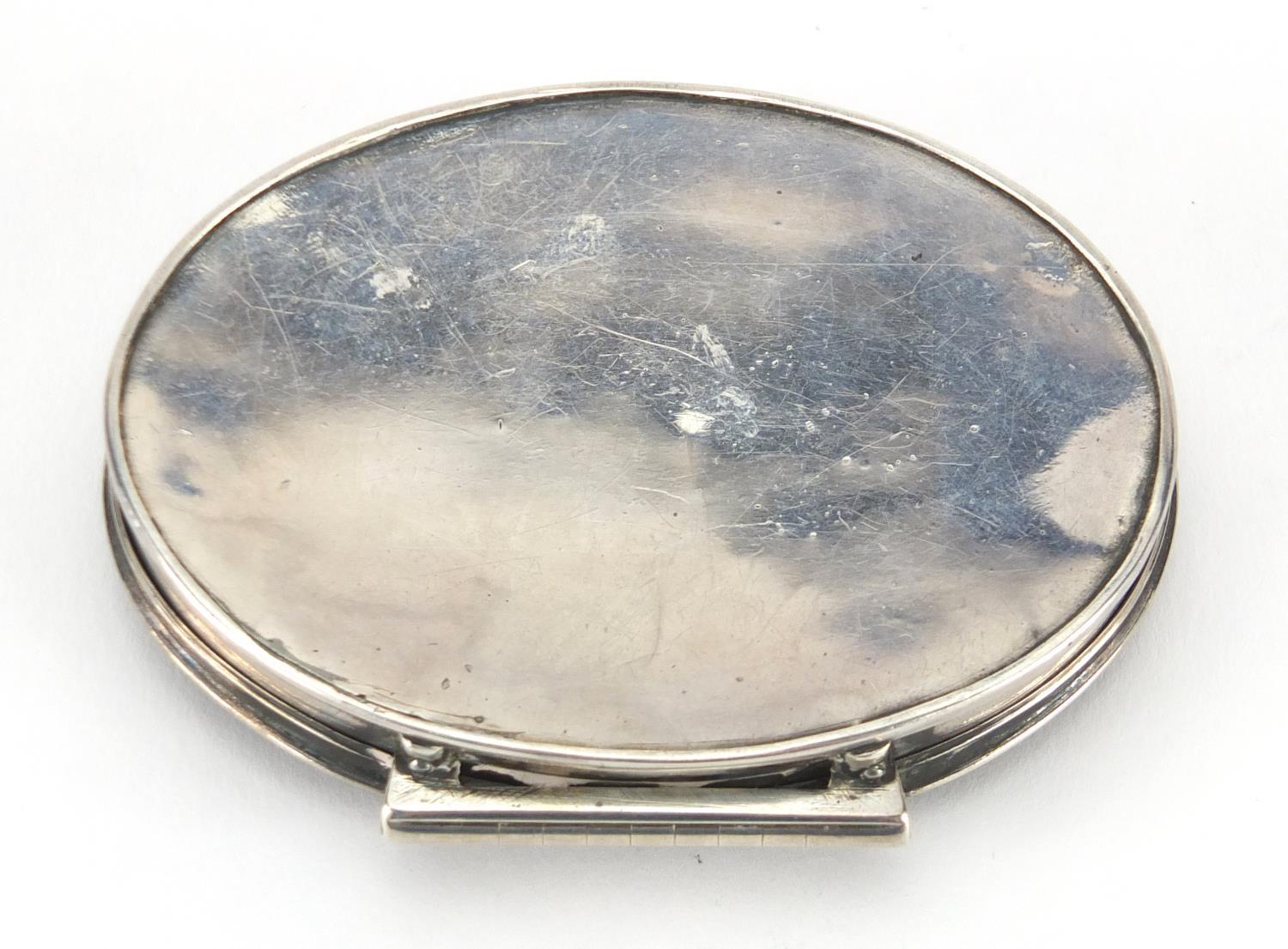 18th century oval silver and tortoiseshell snuff box, the hinged tortoiseshell gold pique work lid - Image 7 of 7