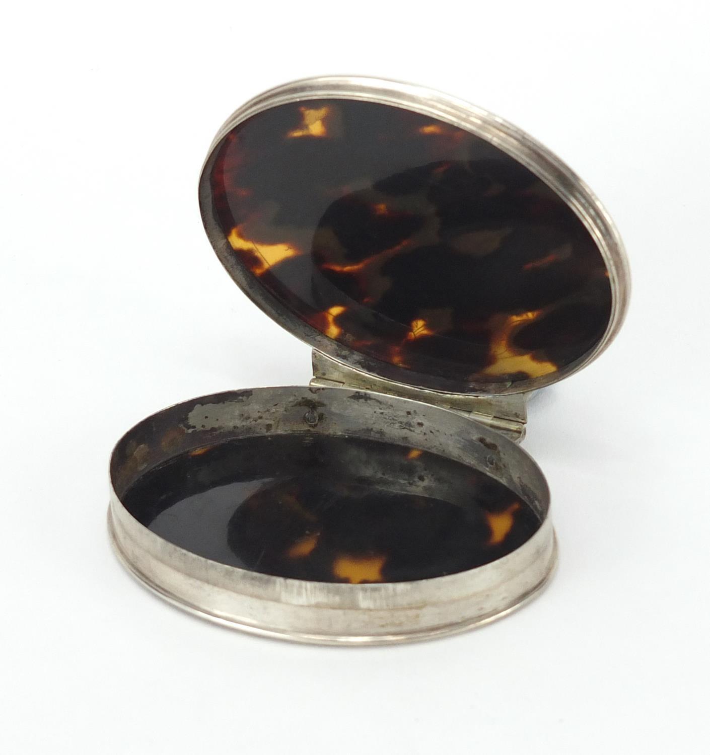 18th century oval silver and tortoiseshell snuff box, the hinged pique work lid decorated with a - Image 6 of 8