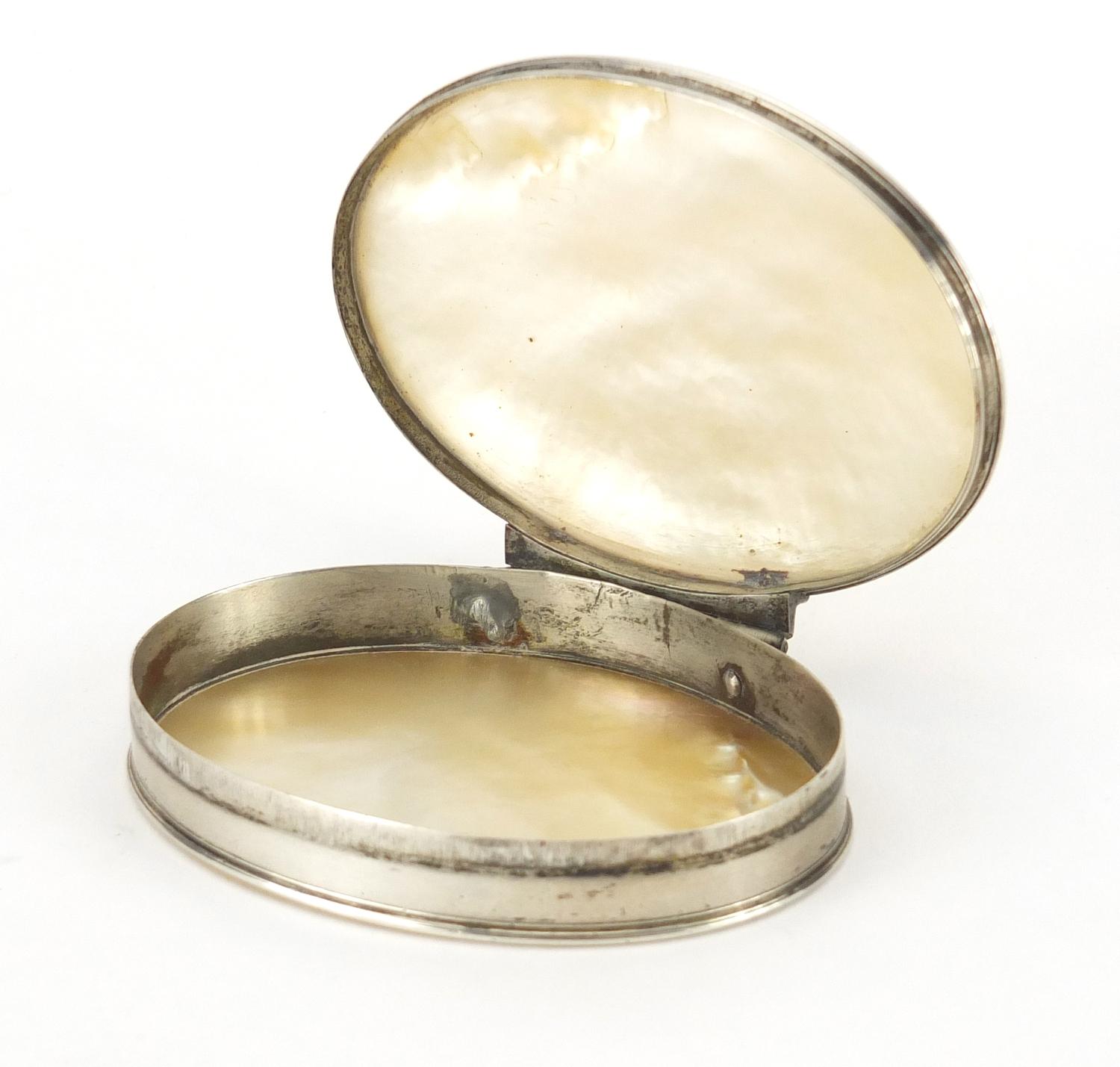 18th century oval silver and mother of pearl snuff box, 8.5cm wide : For further Condition Reports - Image 4 of 6