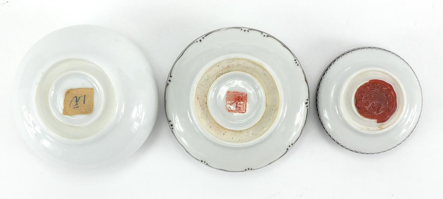 Three Chinese porcelain seal/rouge boxes, one hand painted in the famille rose palette with a figure - Image 16 of 19