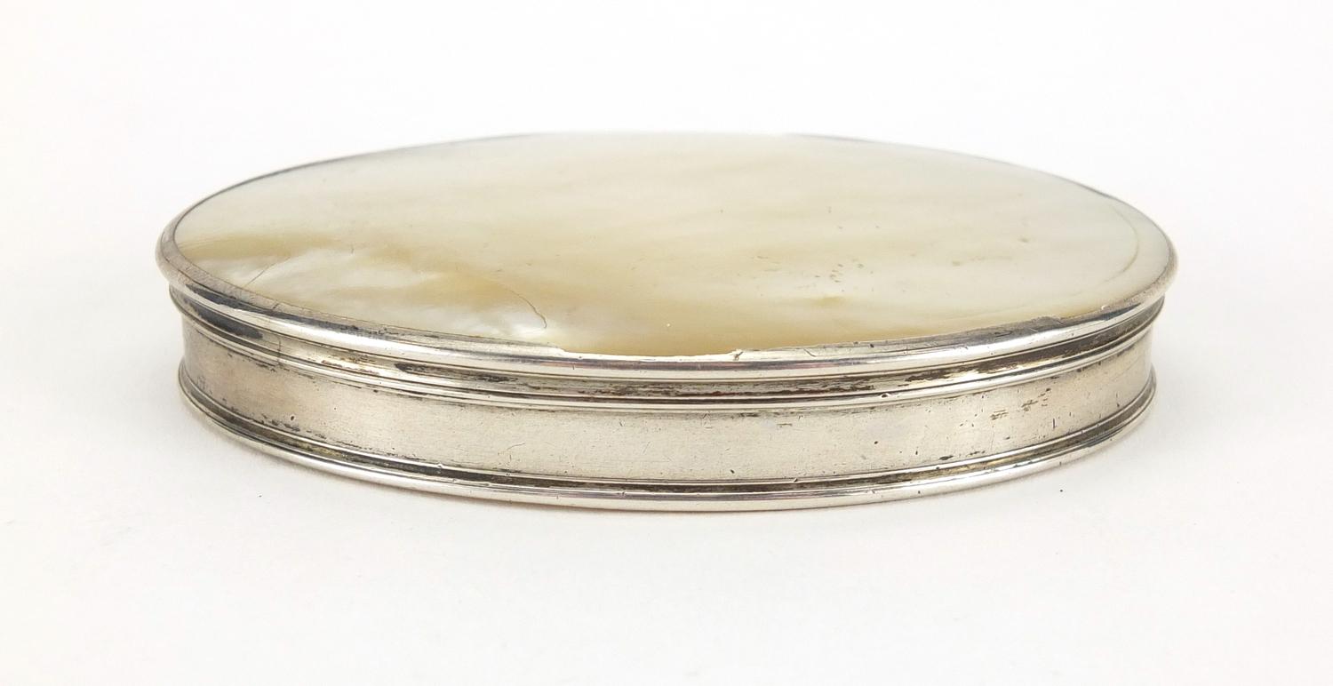 18th century oval silver and mother of pearl snuff box, 8.5cm wide : For further Condition Reports - Image 3 of 6