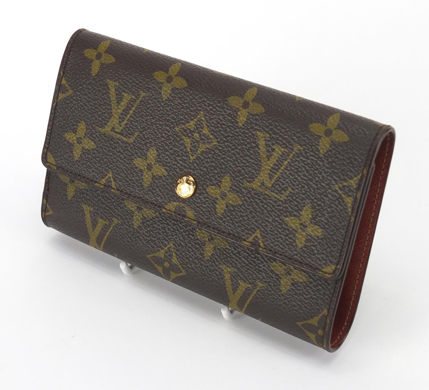 Louis Vuitton monogrammed purse with dust cover and box, 16cm wide : For further Condition Reports - Image 2 of 10