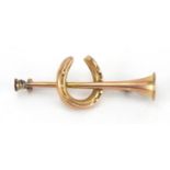 Equestrian hunting horn and horseshoe bar brooch, 4cm in length, approximate weight 3.4g : For